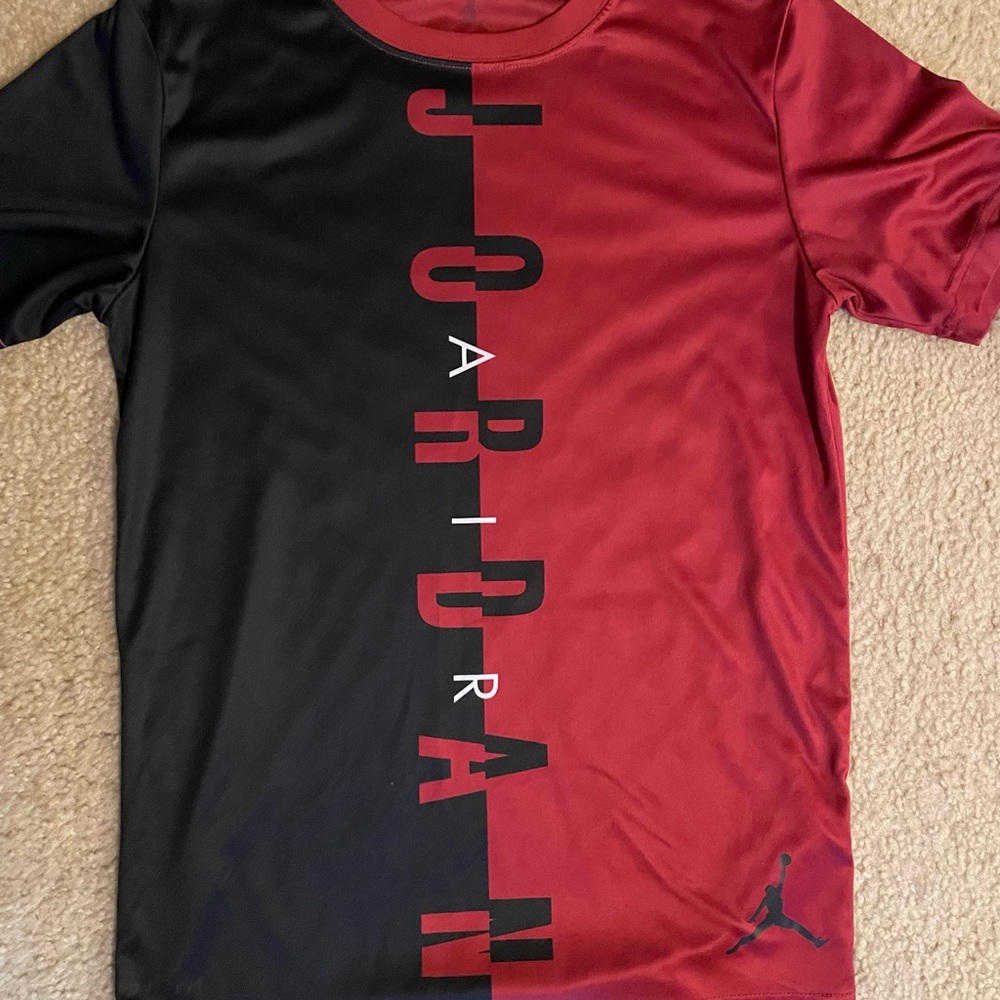 Air Jordan boys XL shirt